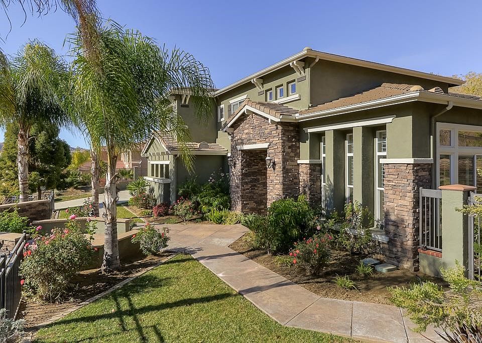 2nd image of 810 Creekside Dr