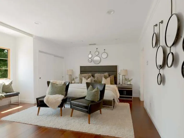 1050 Roxbury Rd — Photo 17
