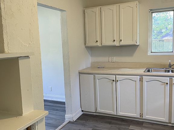 5th image of 1142 N Johnson St