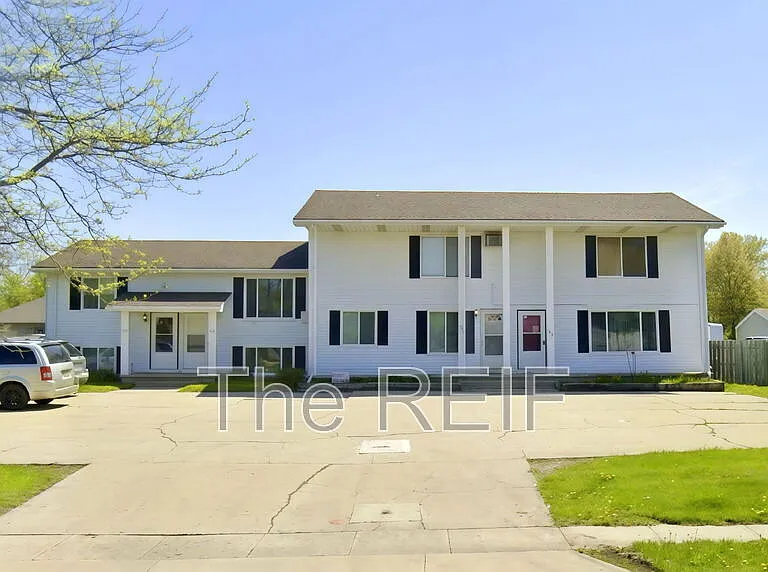 721 Peachtree Pl — Photo 1