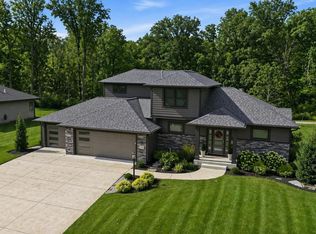 14379 Whisper Rock Blvd, Fort Wayne, IN 46845