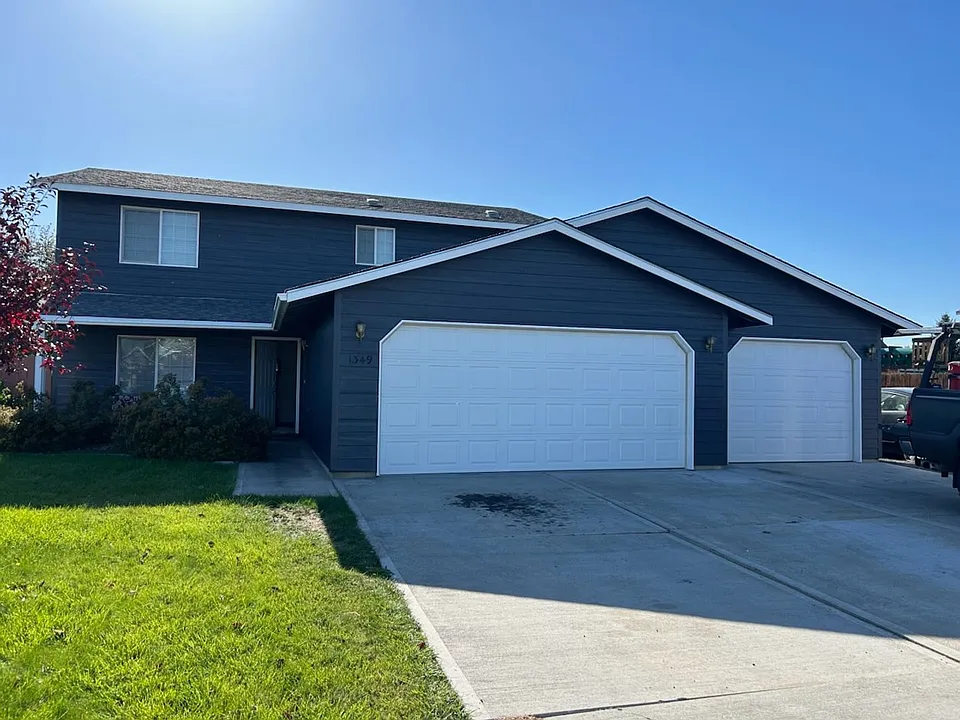 1349 E Greens Loop
