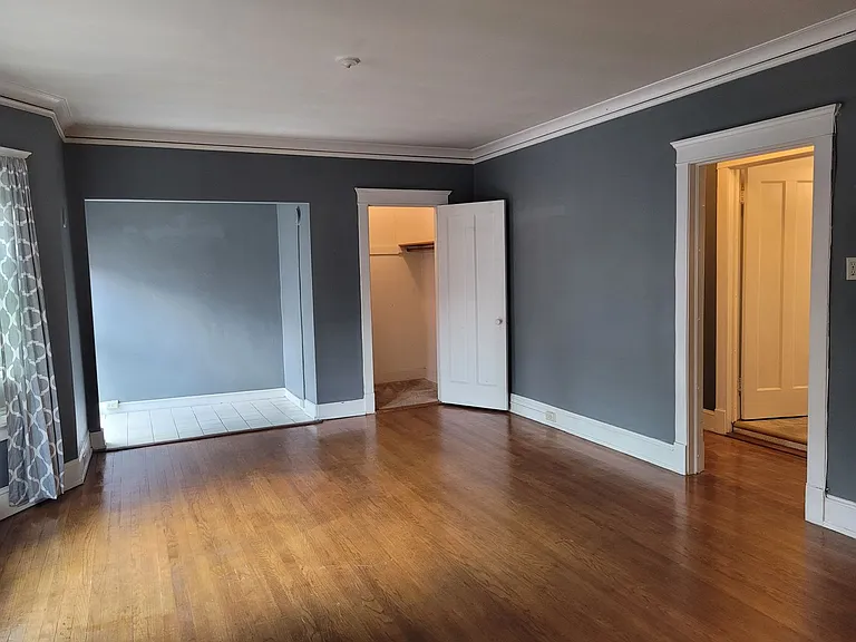 Cass Street Apartments — Photo 20