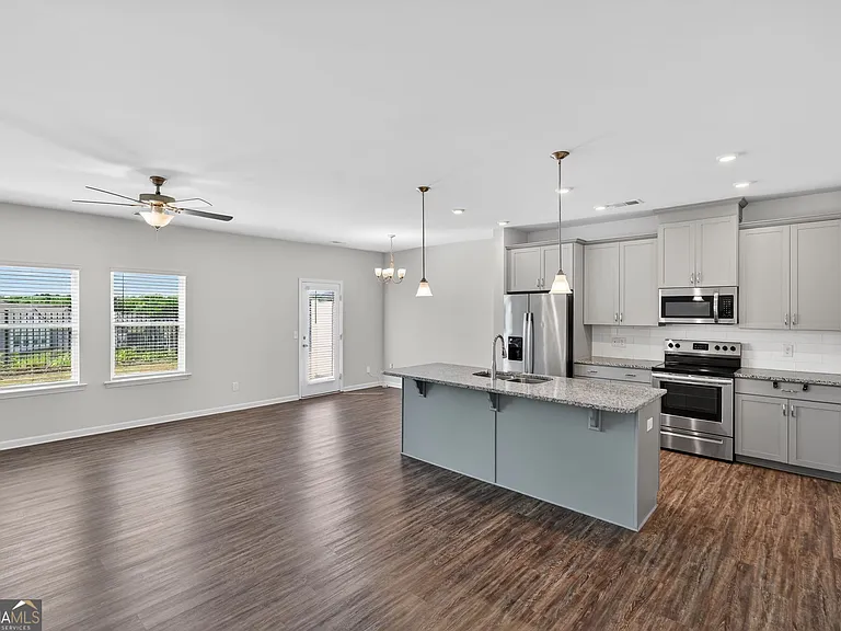 185 Madison Bnd — Photo 4