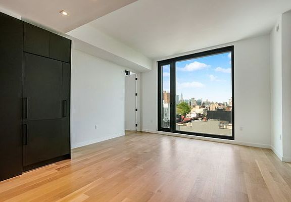 3rd image of 329 Broadway #7005