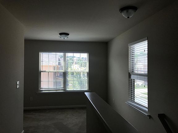 4th image of 1949 Thorngate Ln