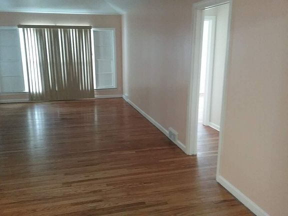 4th image of 3802 Warrendale Rd