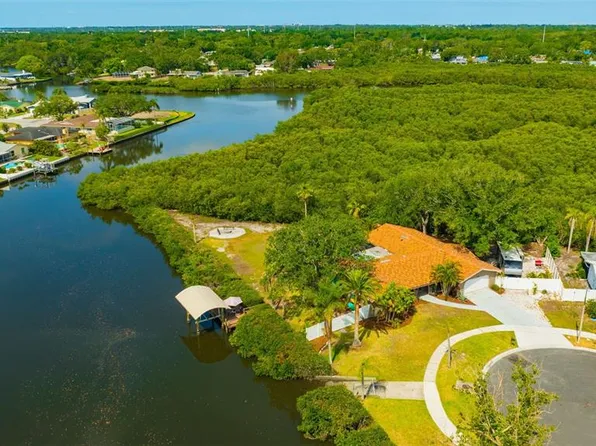 1890 Wateroak Dr W, Clearwater, FL 33764