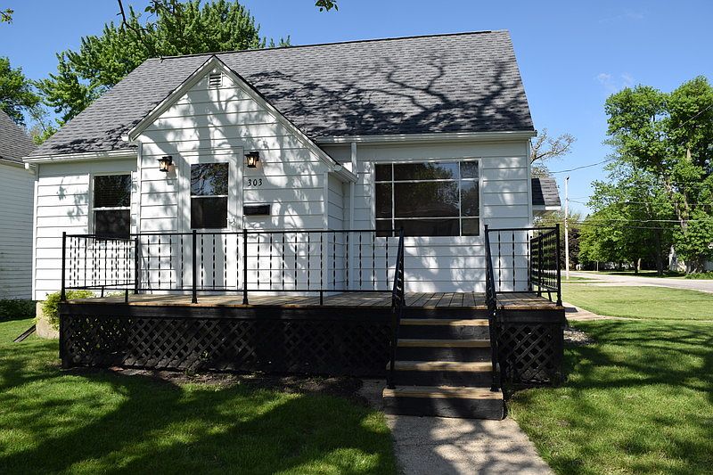 1st image of 303 S Wood St