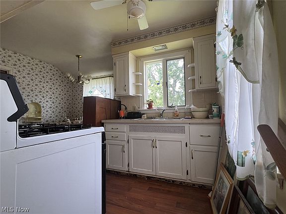 3rd image of 2710 N Jefferson Blvd