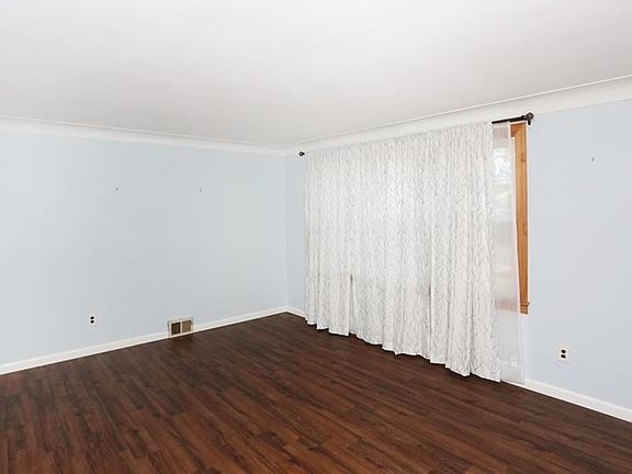 5th image of 102 Cathedral Ln