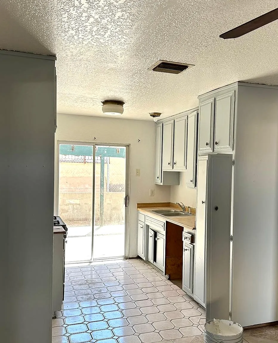 3 bed, 1169 sqft, $2,350 — Photo 2