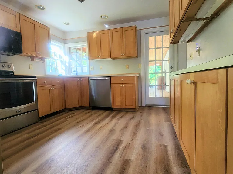 1520 Ridout Ln — Photo 27
