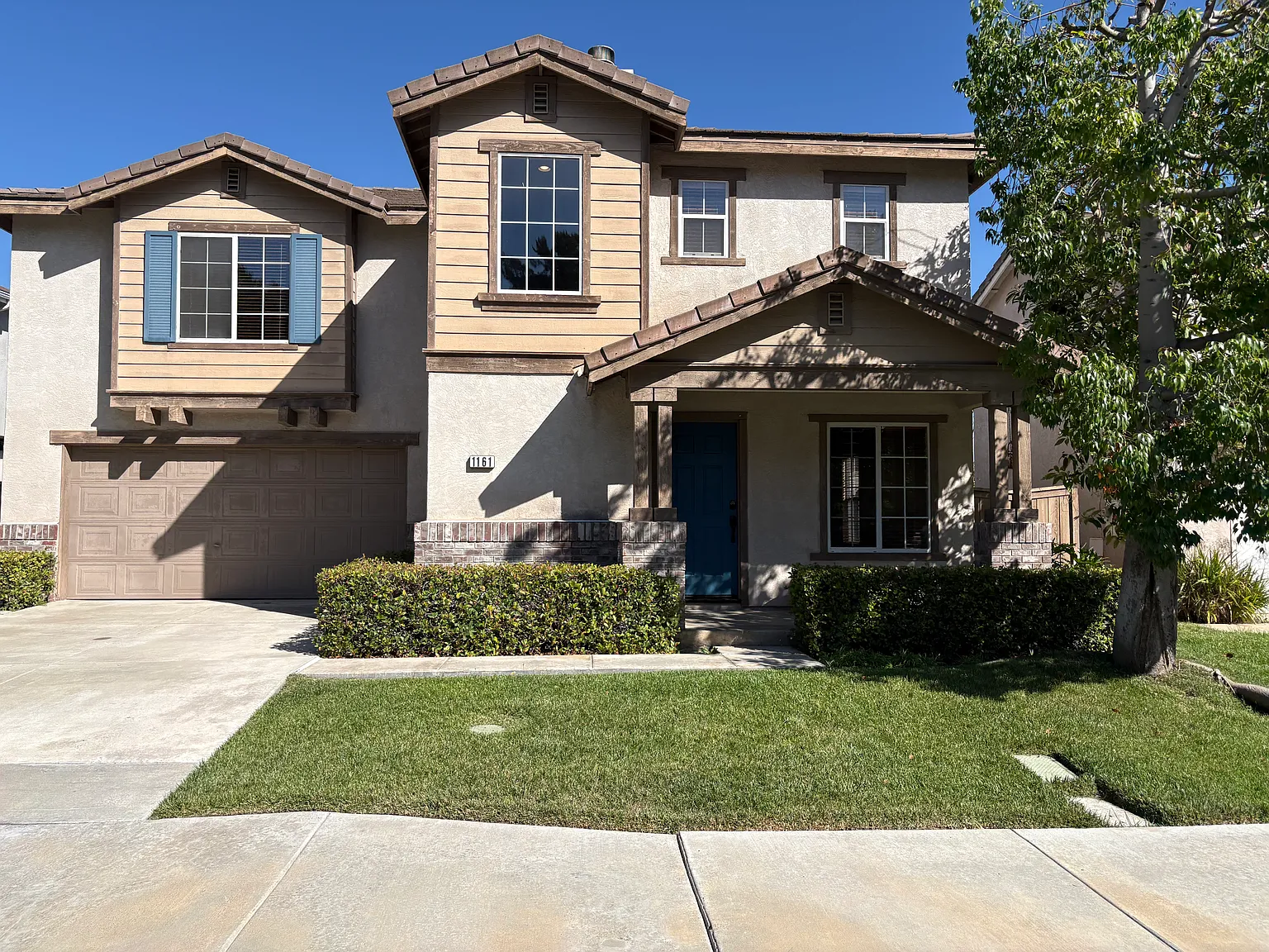 3 bed, 2.5 bath, 1589 sqft, $4,150 — Photo 2