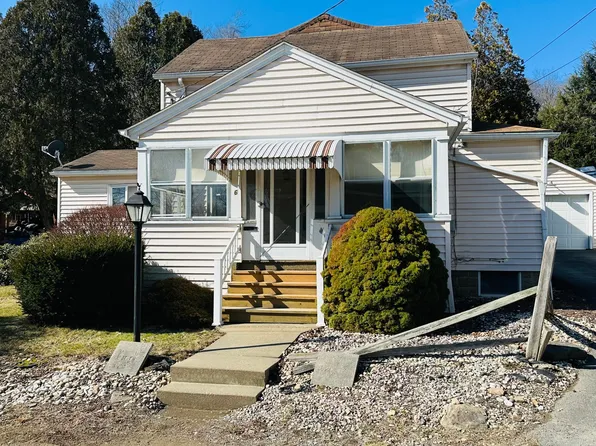 6 Gillouly Ave, Ridgway, PA 15853