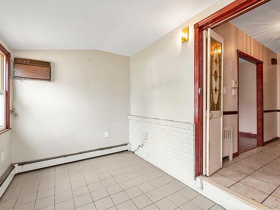 3rd image of 373 Argyle Road