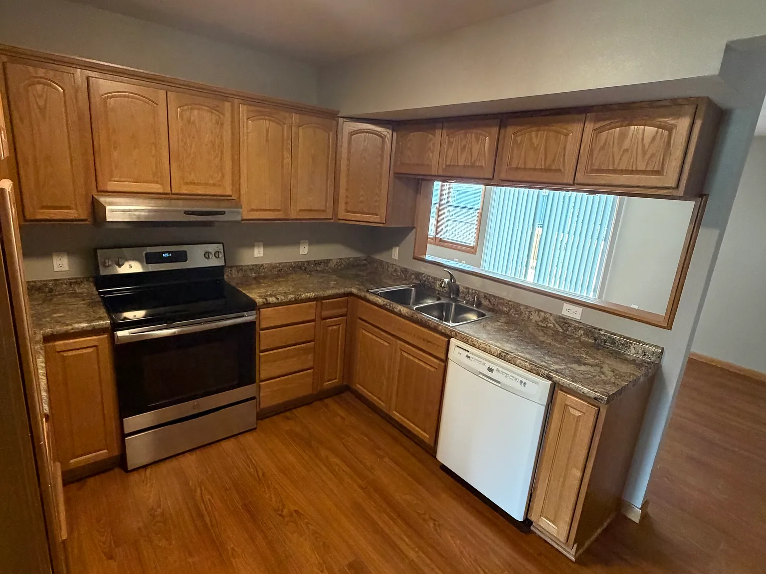 3 bed, 1397 sqft, $1,600 — Photo 4