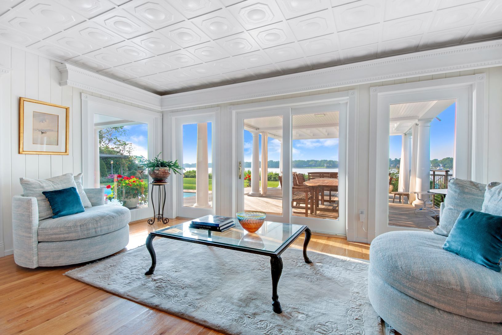 WATERSIDE LIVING ROOM