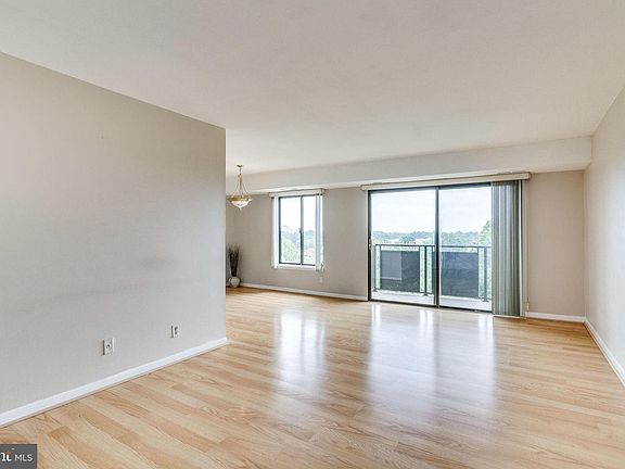 3rd image of 3100 S Manchester St APT 810