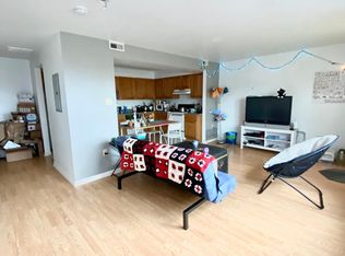 933 Spring St #3F, Philadelphia, PA 19107