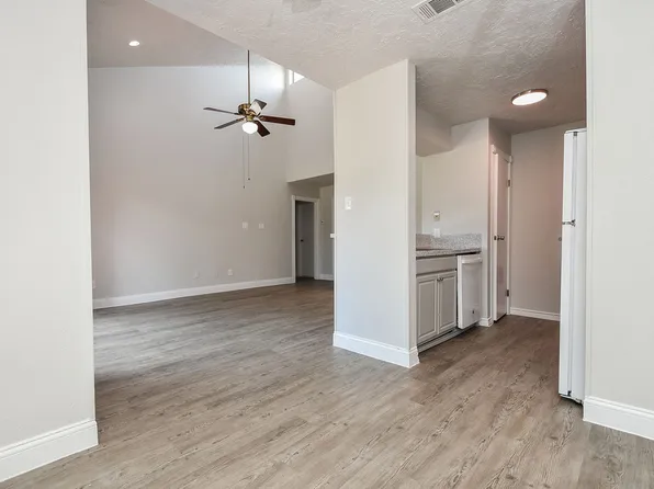 ROOKWOOD GOLF APARTMENTS, 13151 Walden Rd #206, Montgomery, TX 77356