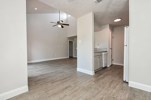 ROOKWOOD GOLF APARTMENTS Photo 1