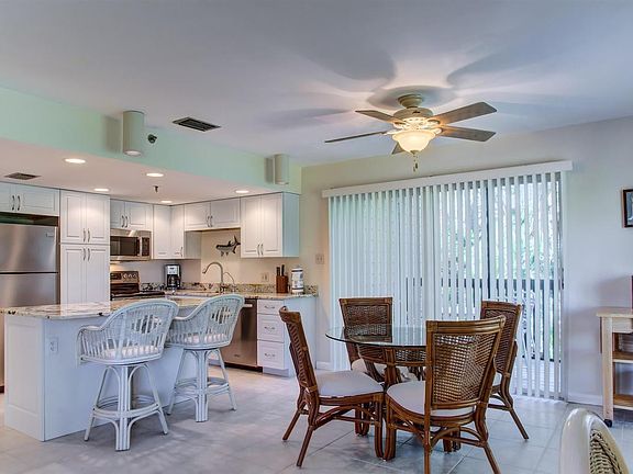 Kitchen/dining area.