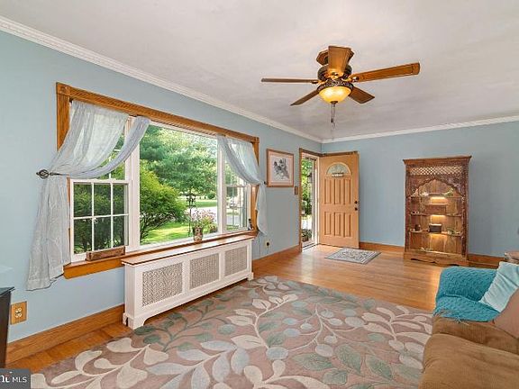 5th image of 22 Woodlawn Ave