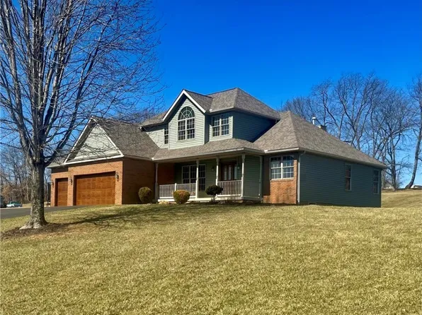 1700 Meadow Creek Dr, Zanesville, OH 43701