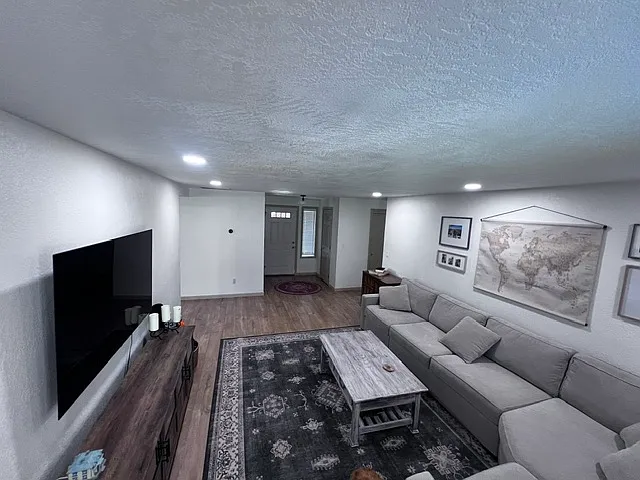 1676 Edgevale Ave — Photo 15