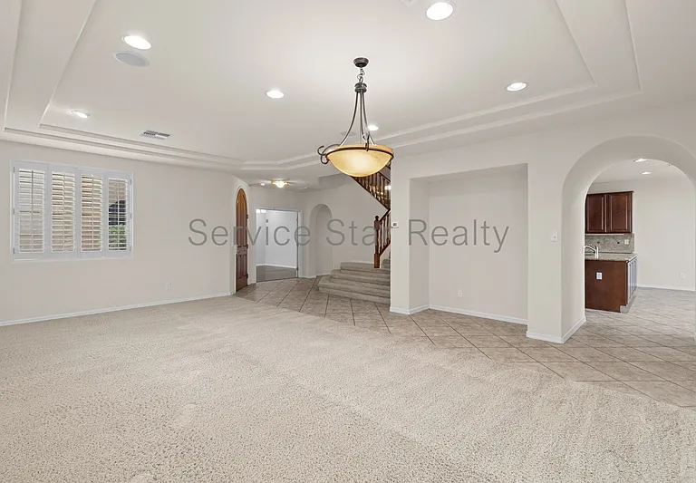 3724 E Robin Ln — Photo 4