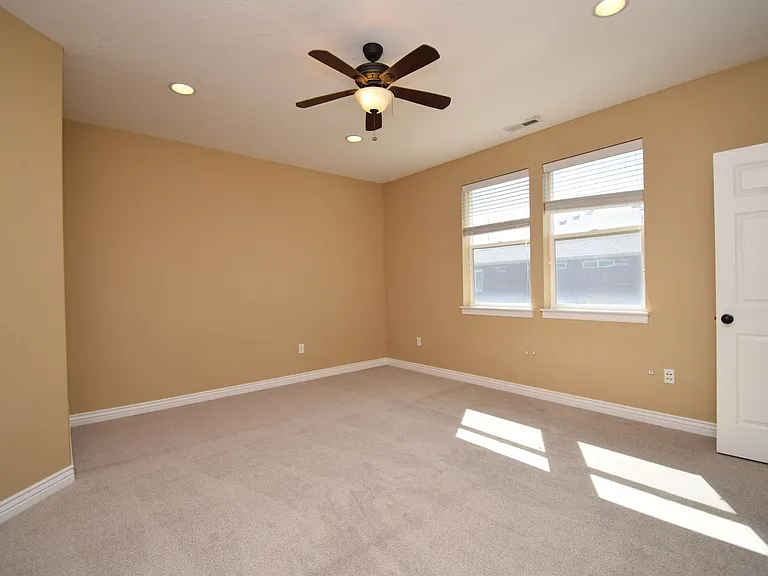 913 W Delorean Ln — Photo 8
