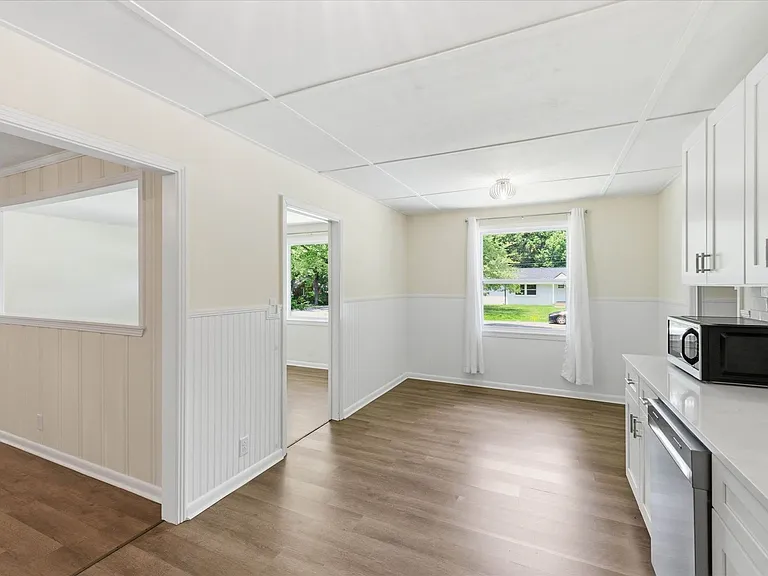 37 Hillsboro Rd — Photo 13