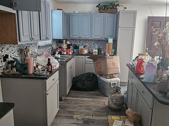 4th image of 8630 Doris Ave