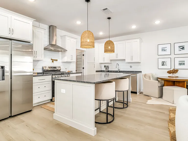 913 W Jackson St — Photo 13