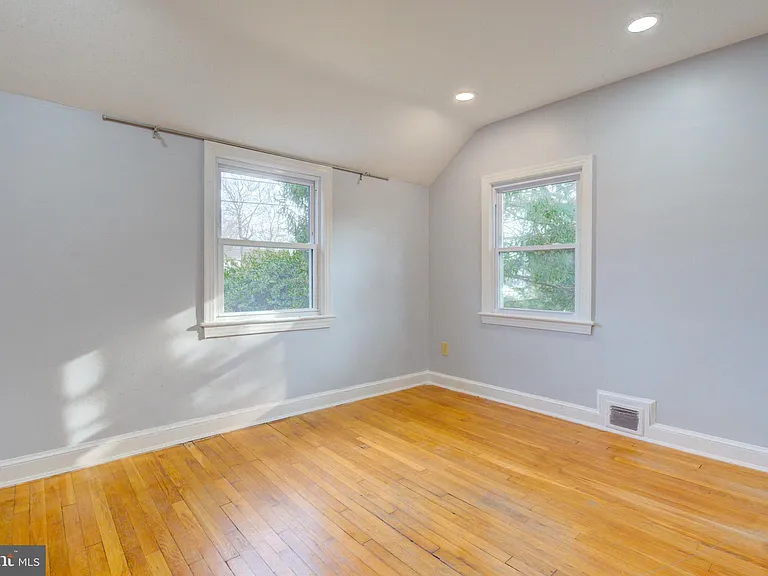 6916 New Hampshire Ave — Photo 37