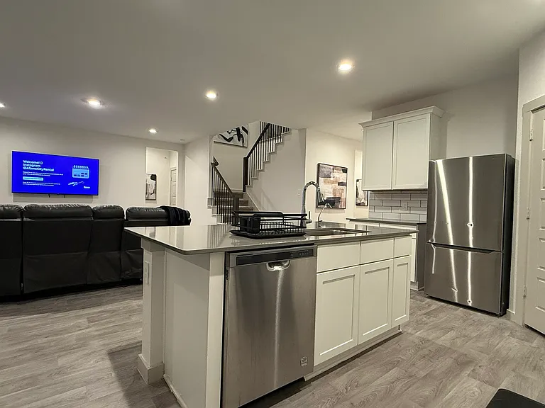 1815 Rolling Hill Ln — Photo 6