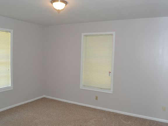 4th image of 220 Warren Dr