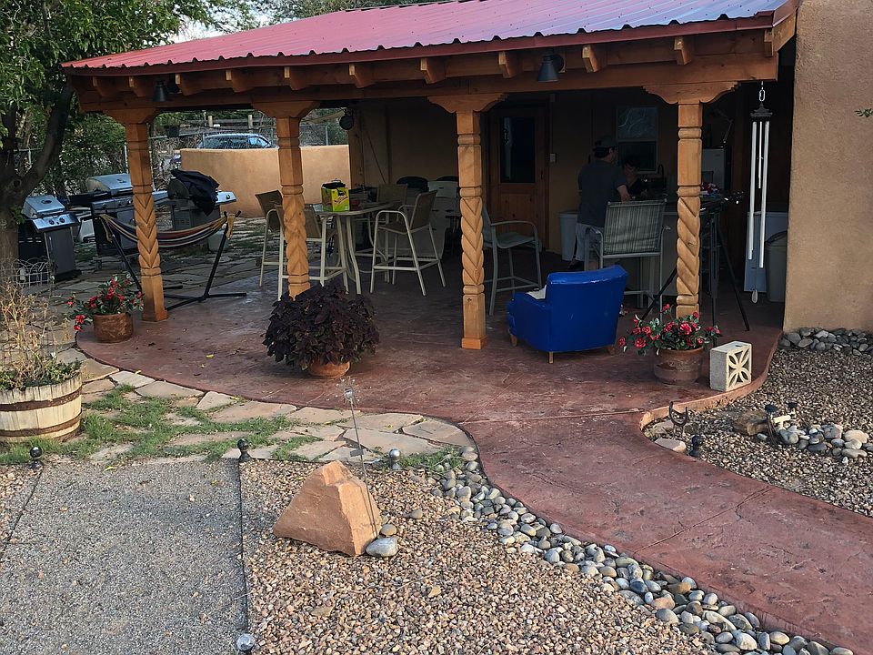 1st image of 225 Sunnyslope St SW