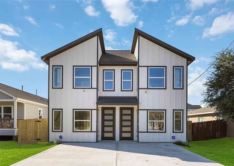 7215 Sandra St