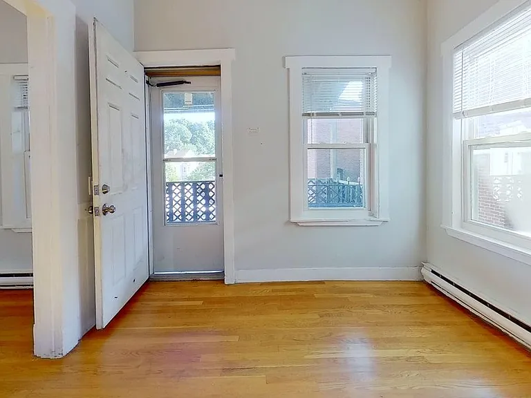 2 Mark St #3 — Photo 3