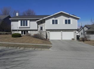 306 Heron Dr, West Bend, WI 53095