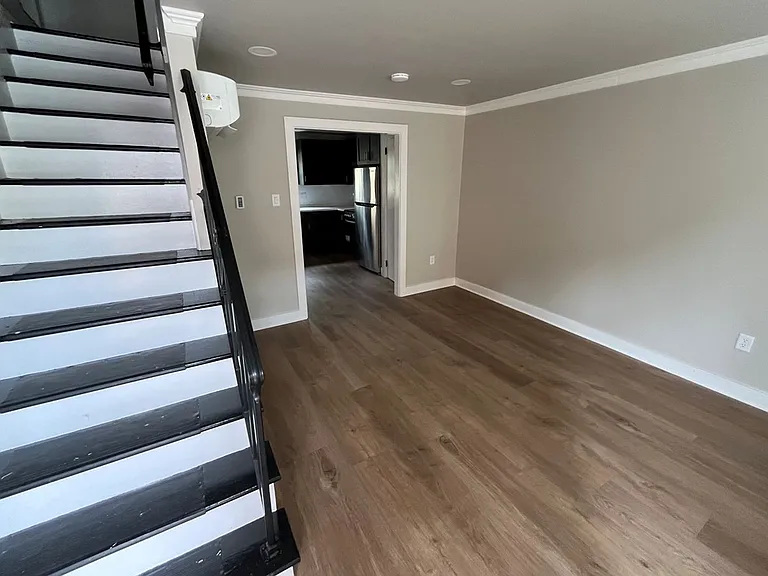 72 Howard Ave — Photo 3