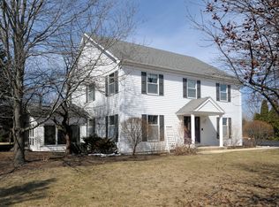 10 Country Ln, Deer Park, IL