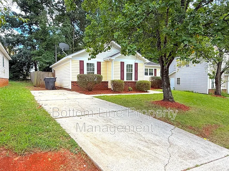 3715 Bullard St — Photo 2