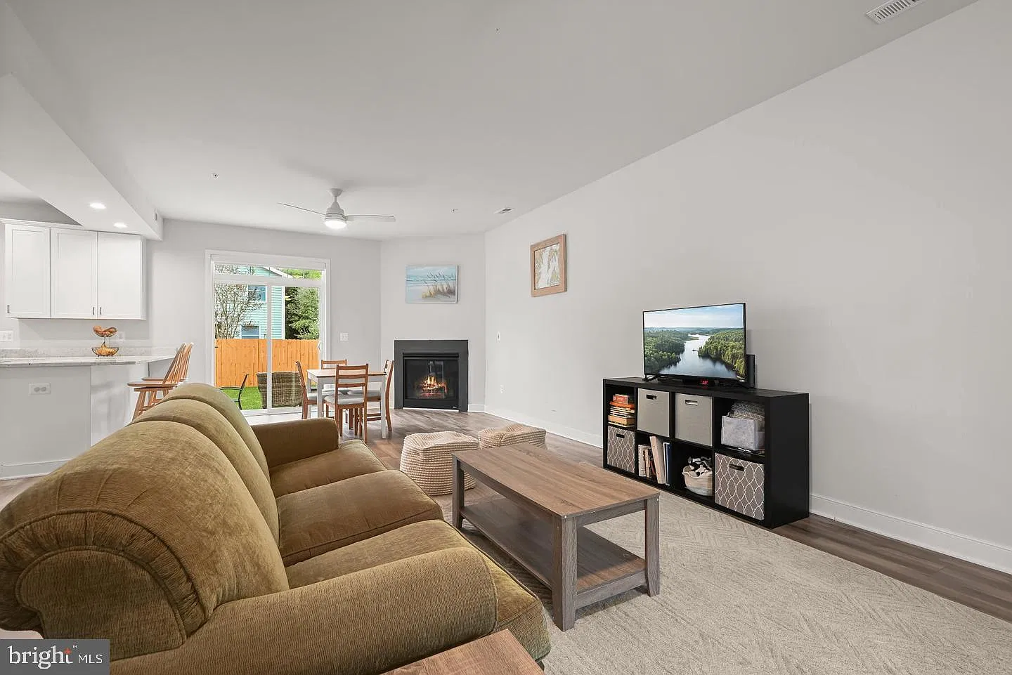 3 bed, 2.5 bath, 2235 sqft, $3,200 — Photo 4