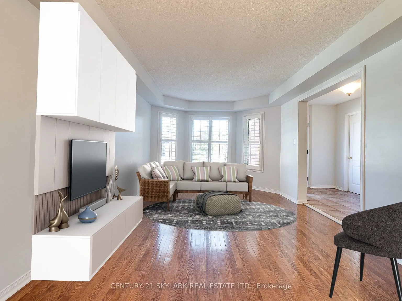 6 bed, $3,590 — Photo 4