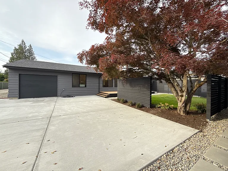 1068 Harding St — Photo 17