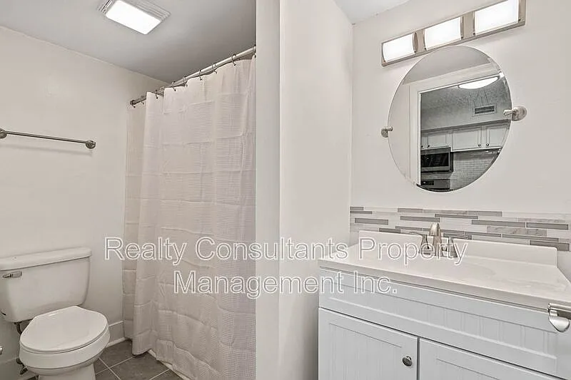 3 bed, 2.0 bath, 1323 sqft, $1,395 — Photo 3