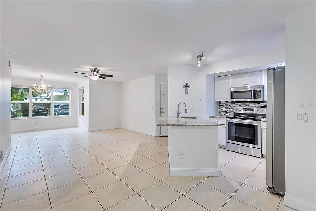 3 bed, 2.5 bath, 1253 sqft, $1,950 — Photo 3